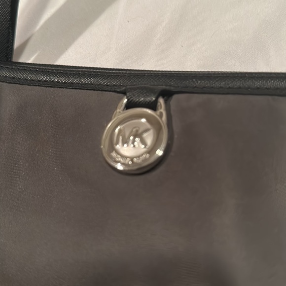 Michael Kors Designer Medium Gray Nylon Shoudler Tote Handbag W/ Outer Pockets - Picture 10 of 13